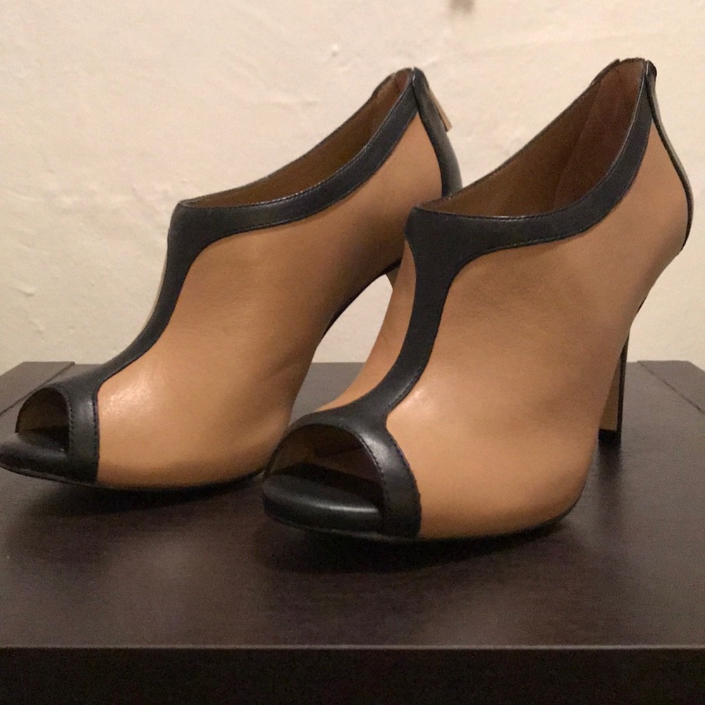 NWT Ann Taylor Colorblock Peep Toe Heels, 7.5